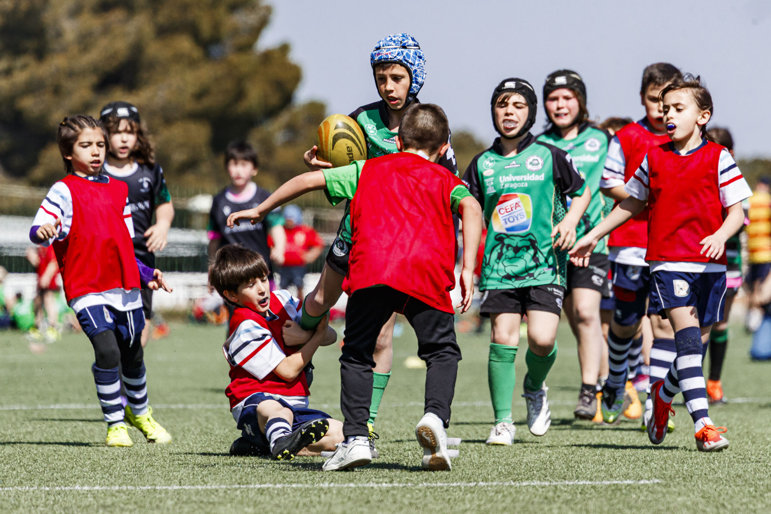 Jornada de escuelas de rugby para niños en Zaragoza