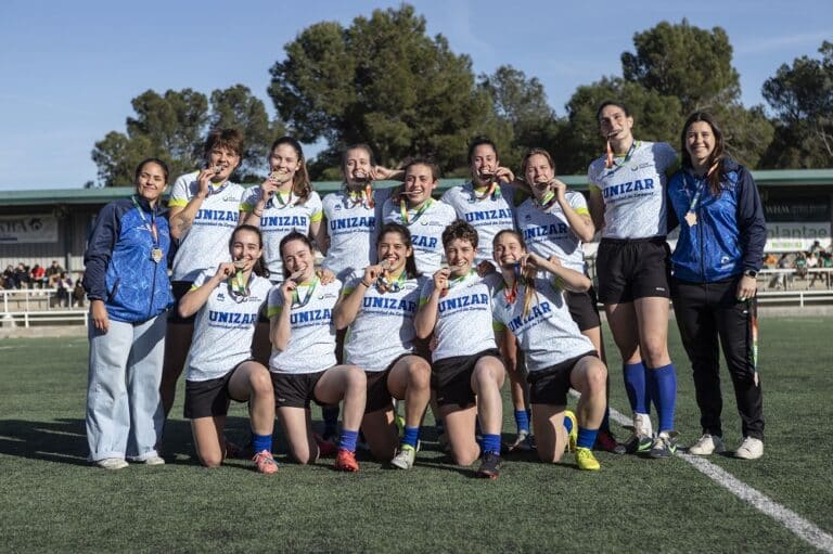 Componentes del equipo de la Universidad de Zaragoza de rugby femenino